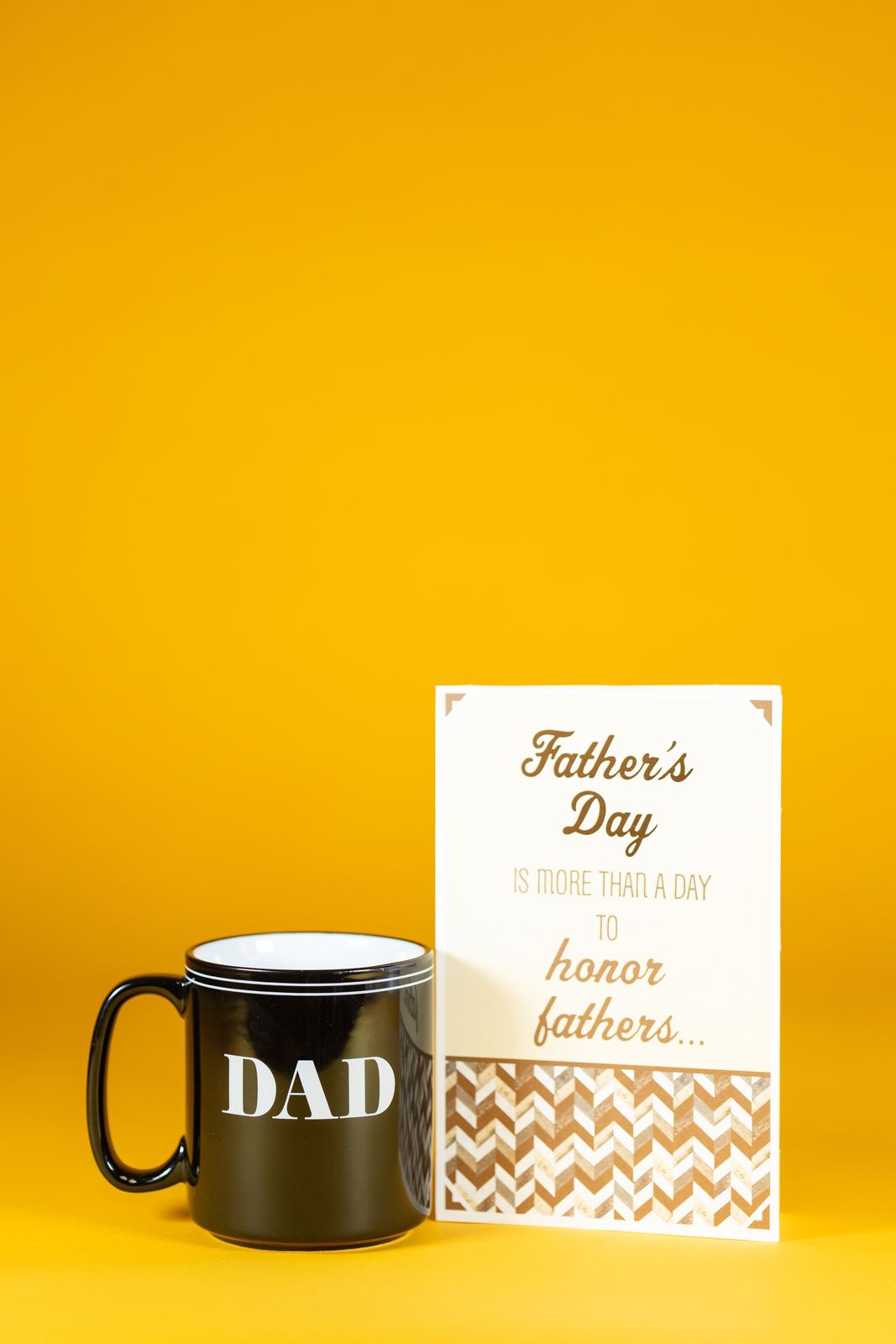 Papa-Tasse und Vatertagskarte