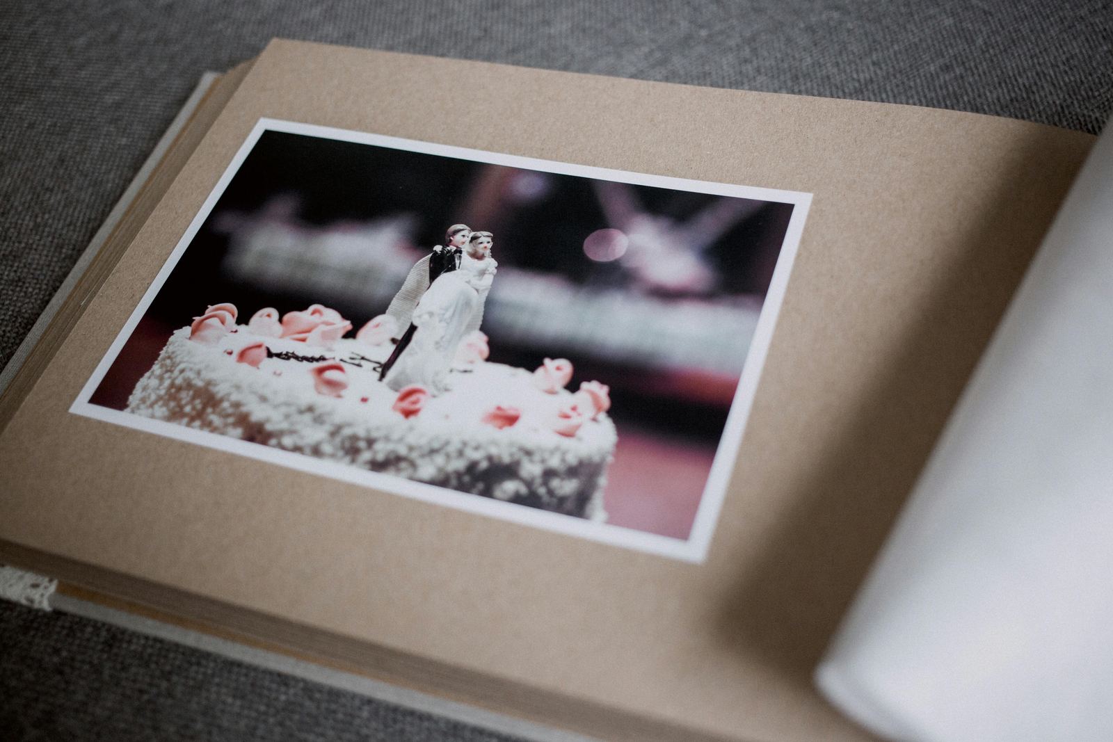 Album fotografico con ricordi di matrimonio
