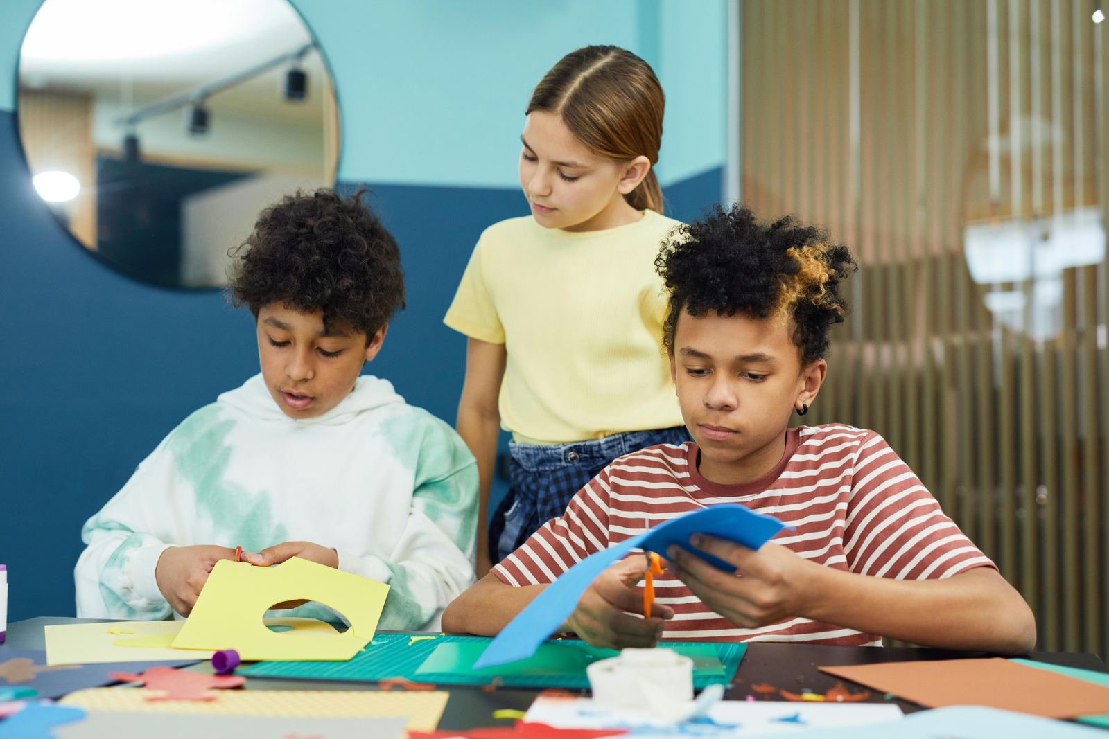 Cutting workshop with colored papers for a Father's Day craft