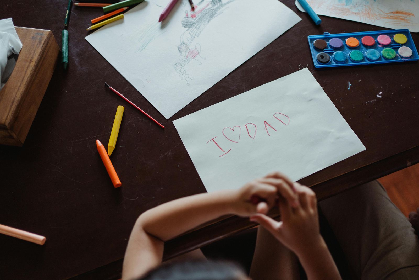 Table with "I love Dad" drawing and Father's Day drawing supplies