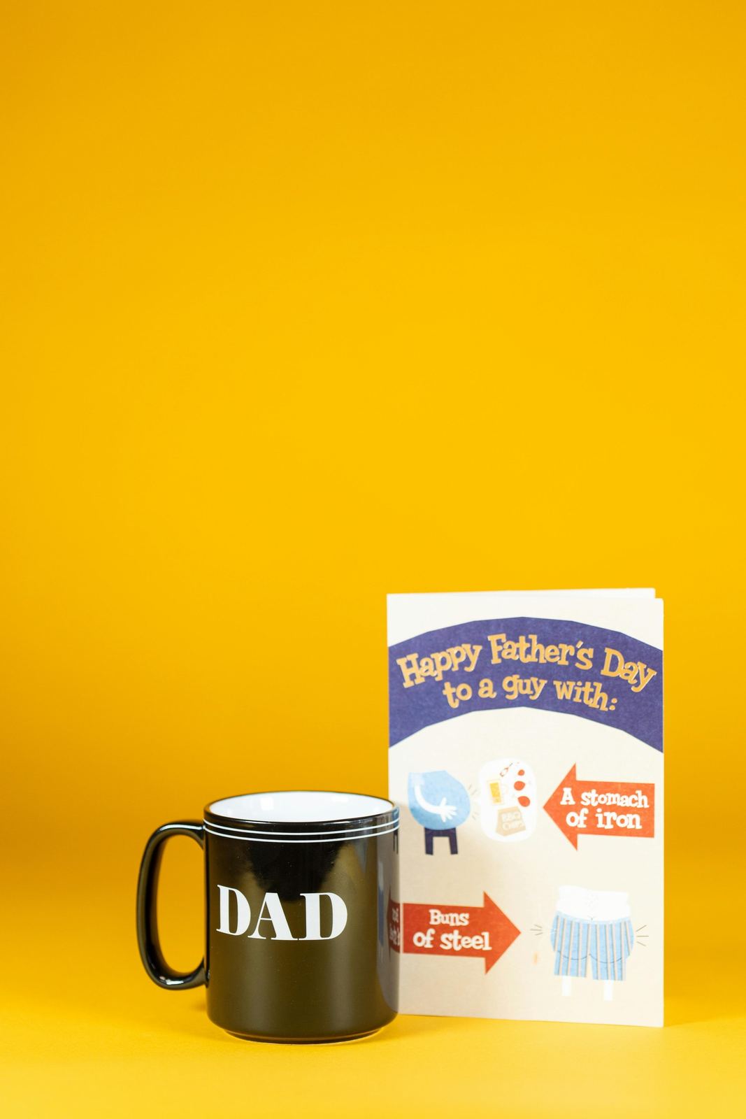 Tasse und Vatertagskarte als kleine Geschenkidee