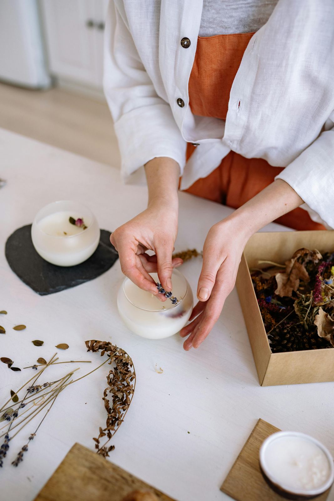Candle decoration with dried flowers during a DIY workshop
