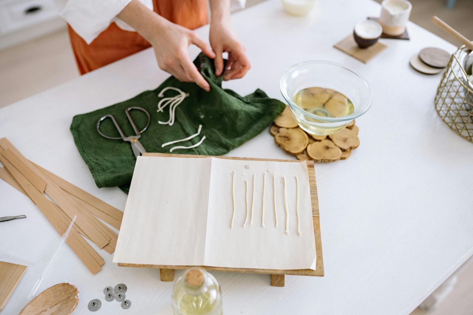 Preparation of wicks to make homemade candles
